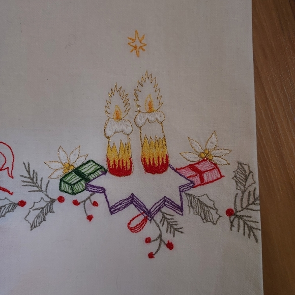 Embroidered Christmas Fingertip Guest Tea Towels 2 Vintage Cotton Candles Gifts - Picture 3 of 9